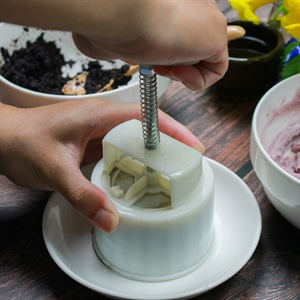 Dễ không tưởng cách làm bánh trung thu oreo kem lạnh 6