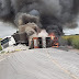 Mato Grosso| Carretas tombam, pegam fogo e rodovia é interditada; motorista se feriu