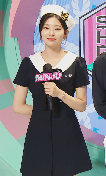 아이즈원> 마린룩 입은 음악중심 MC 김민주