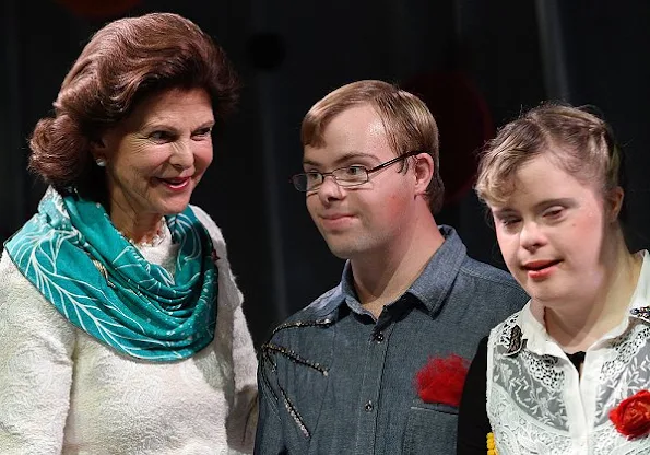 Queen Silvia at seminar on the subject of circus and inclusion and learn about the collaboration of disabled people in cultural projects, at the Chamaeleon Theater in Berlin, Queen wears dress