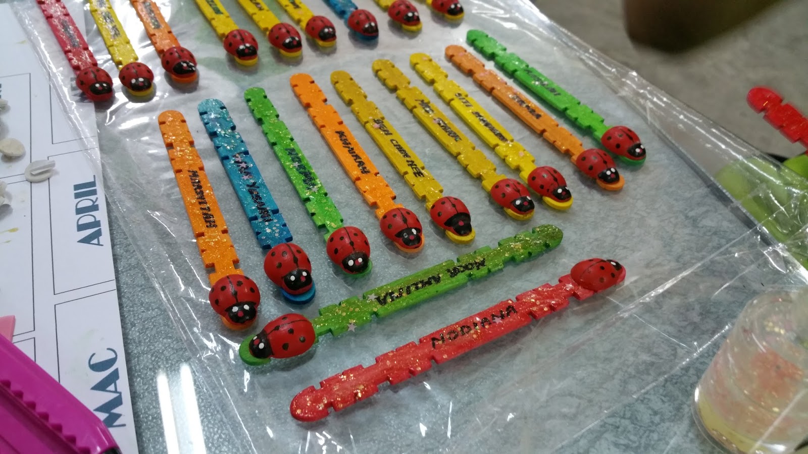 BOOKMARKS FROM ICE CREAM STICKS