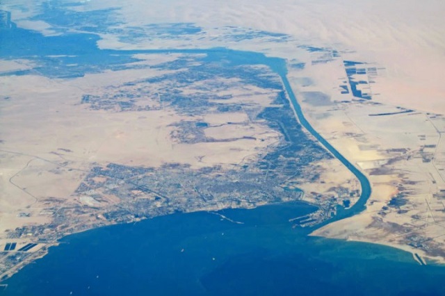 Blockage in the Suez Canal: the week world trade stopped