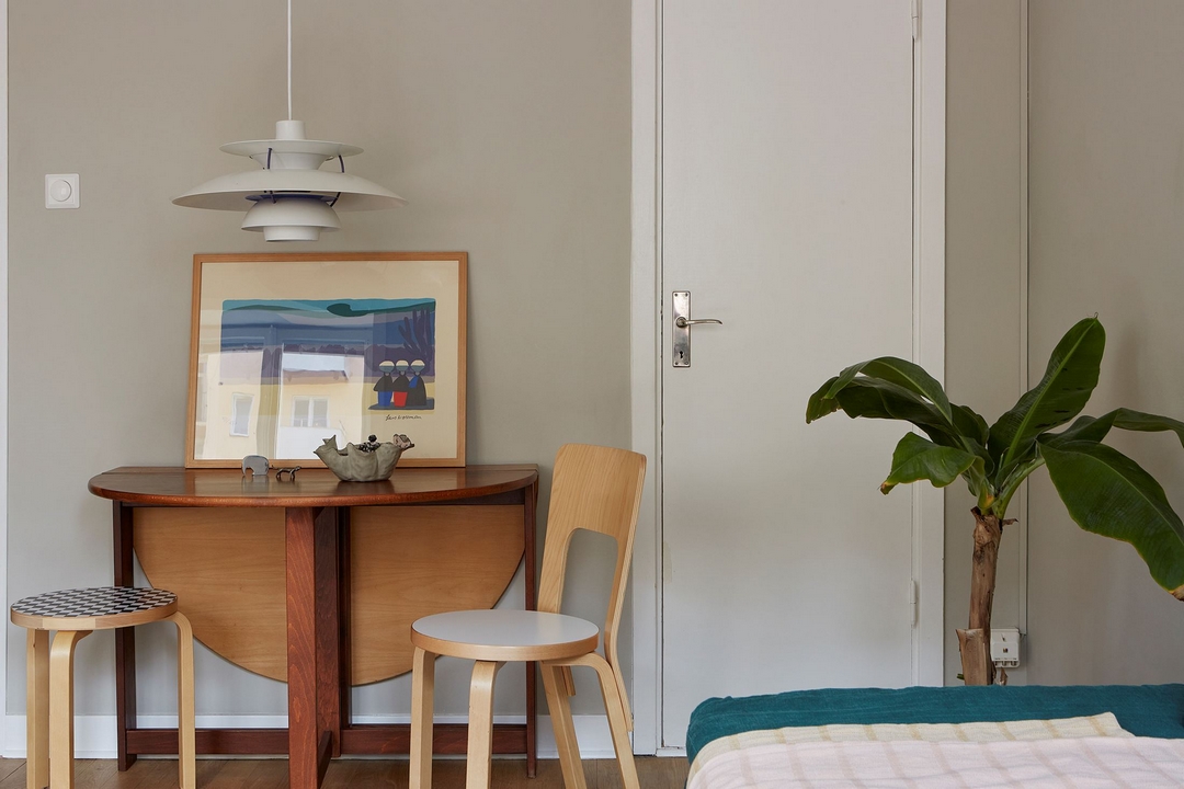 PETIT ESPACE MEUBLÉE SOBREMENT