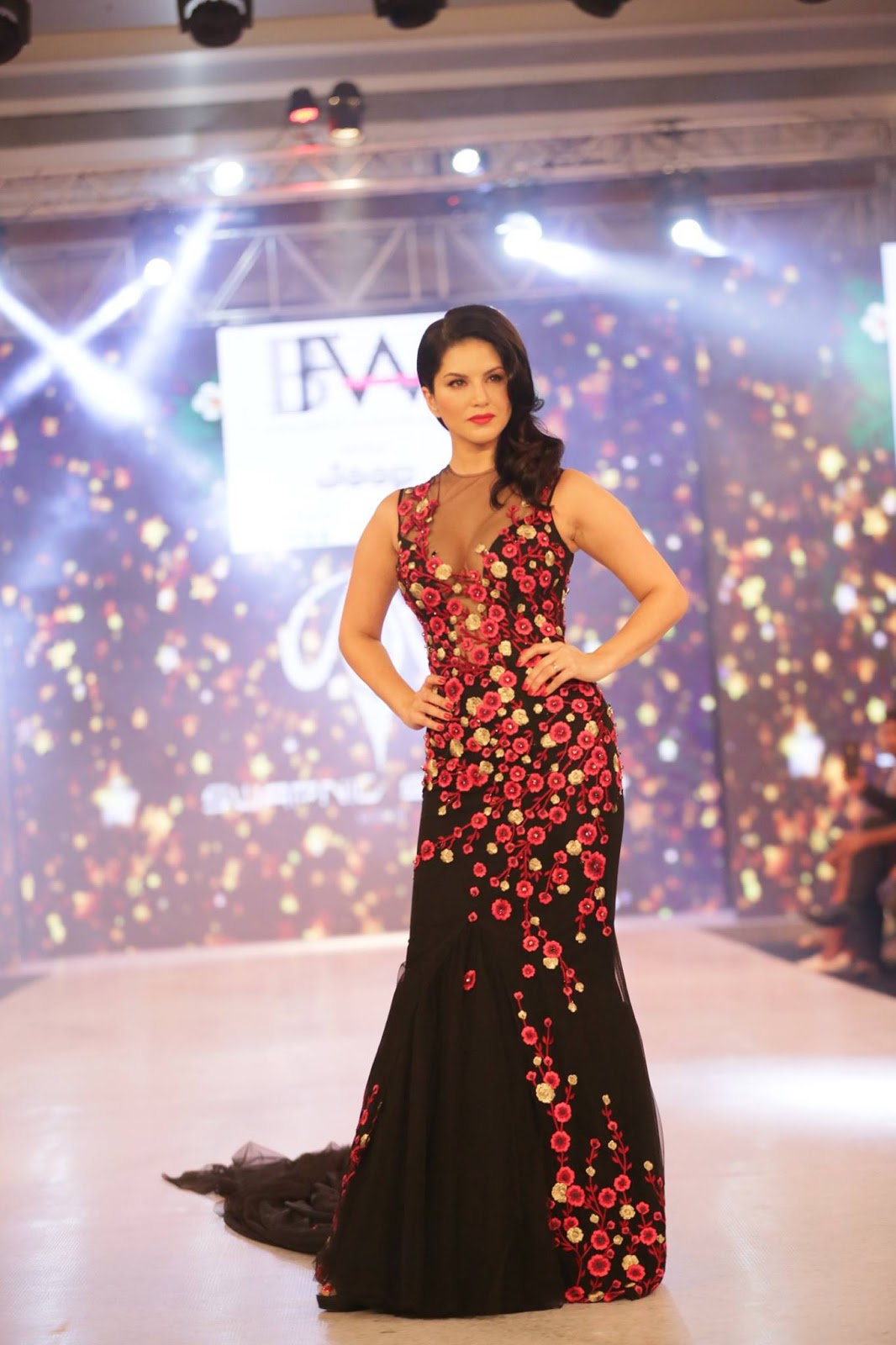 Sunny Leone Looks Super Hot as She Walks Runway During The India Beach Fashion Week 2017 in Goa, India