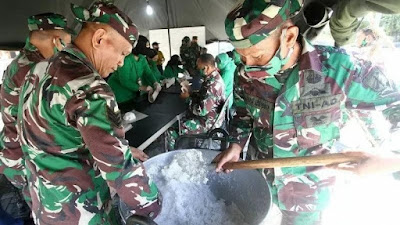 Kodam XIII Merdeka Dirikan Dapur Umum Bantu Korban Bencana Banjir Gorontalo