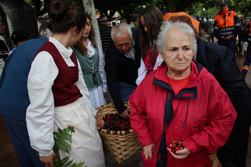 La Fiesta de la Cereza de El Regato gana público y reúne a cientos de La Fiesta de la Cereza de El Regato gana público y reúne a cientos de