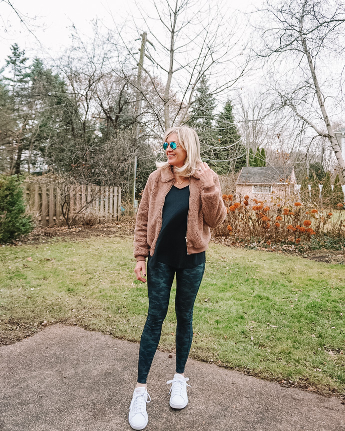  camo leggings casual outfit idea