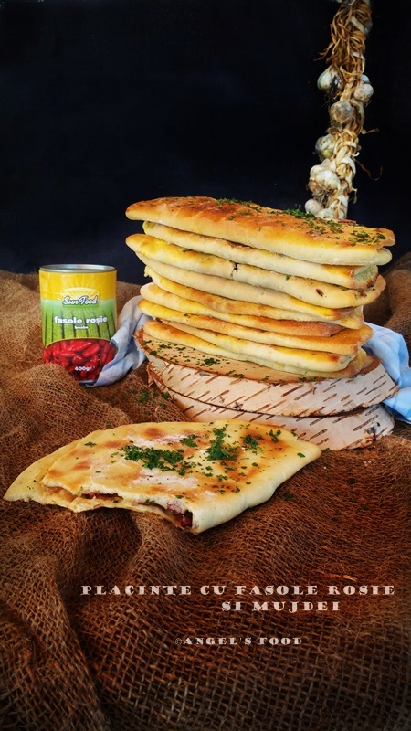 Placinte umplute cu fasole rosie Sun Food, muschi afumat și mujdei de usturoi