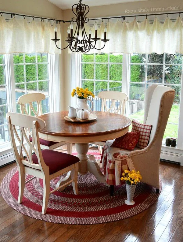 Red and White Cottage Kitchen Braided Rug