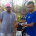 Delegacia de Roubos e Furtos e GTE recuperam moto que foi tomada de assalto em Cajazeiras e prende assaltantes que faziam uso de tornozeleiras