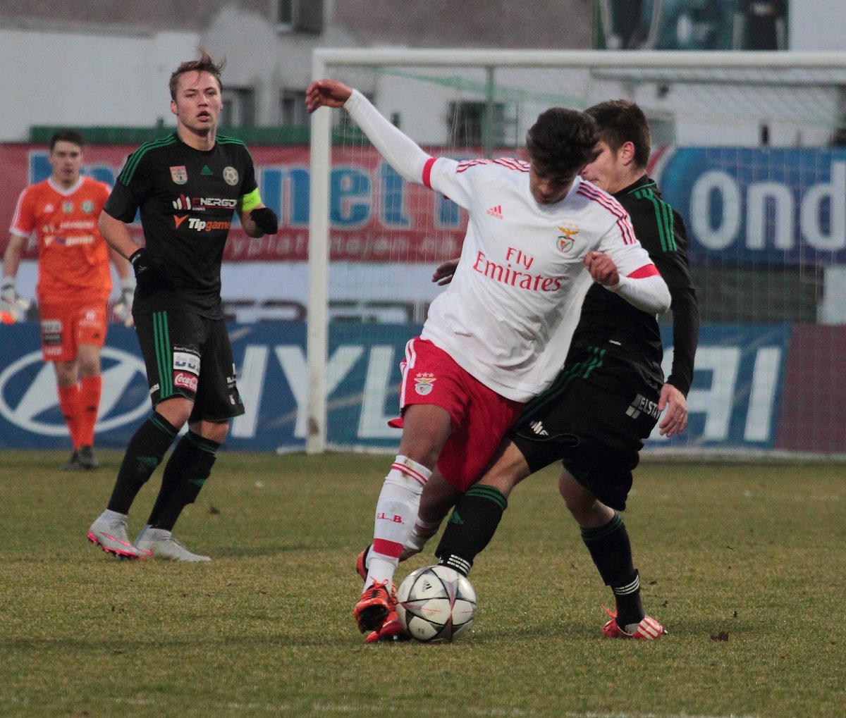 Benfica entra en cuartos de la uefa youth league tras vencer en