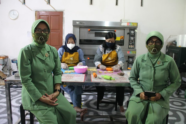 Kreatifitas Tanpa Batas Persit Kodim Sragen Dari Jualan Es Lilin Hingga Punya Galeri Kue