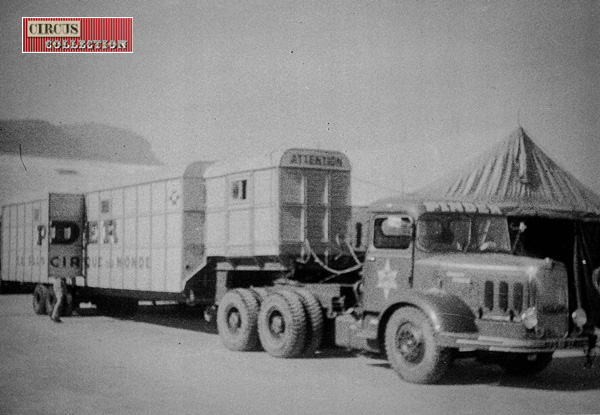 le camion bétaillère pour le transport des éléphant du Cirque Pinder 