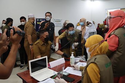  Perdana, Pejabat Publik dan Tenaga Kesehatan di Takalar jalani Vaksinasi 