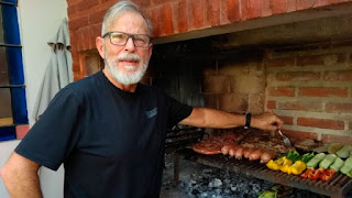 El asado de tira, el fuego y las brasas.