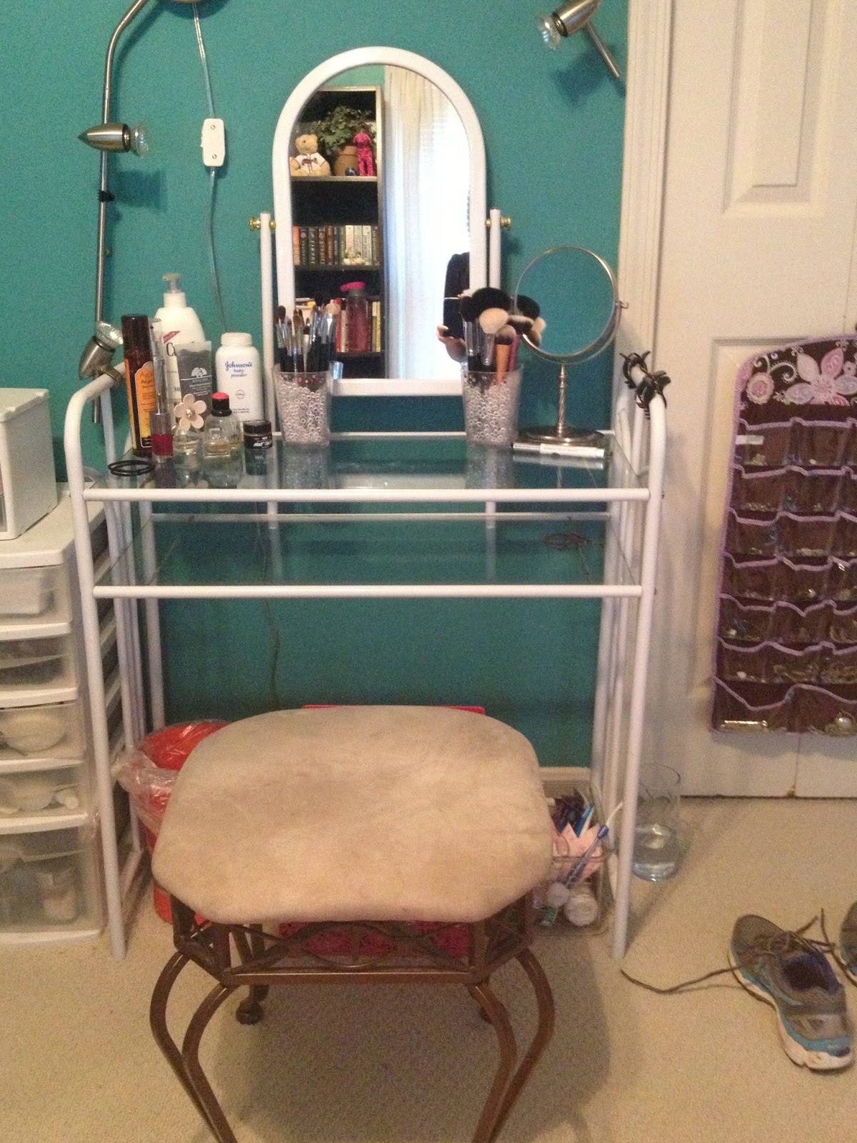 birdaesthetic DIY Vanity Stool