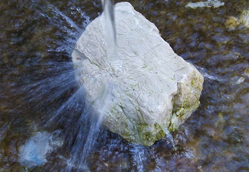 *Notre mot du jour* : L’eau et la pierre 210211