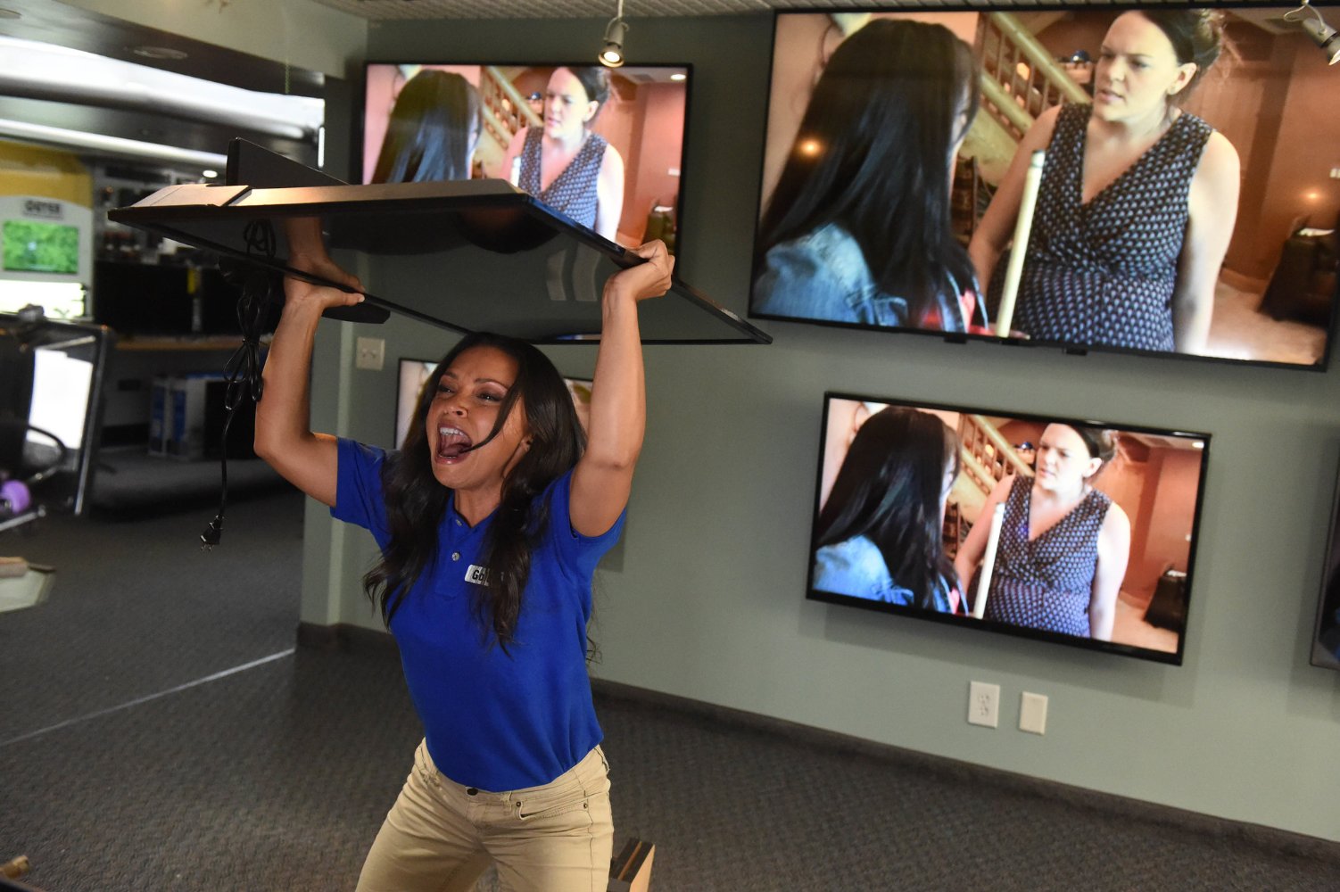 DEIDRA & LANEY ROB A TRAIN Trailer, Images and Poster The