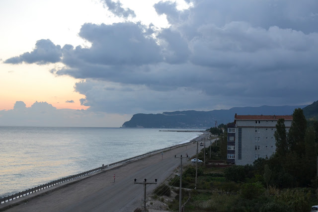 Cide sahili, gündoğumunda.