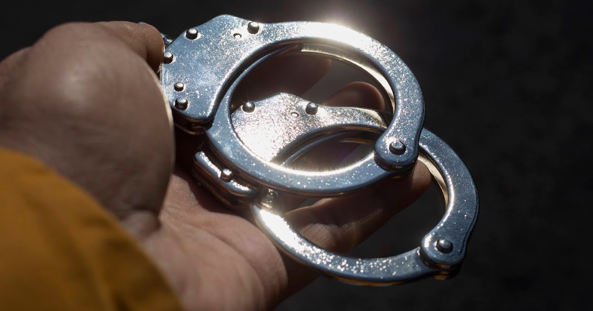 Self Defense Weapons 5 Important Reasons to Have Police Handcuffs