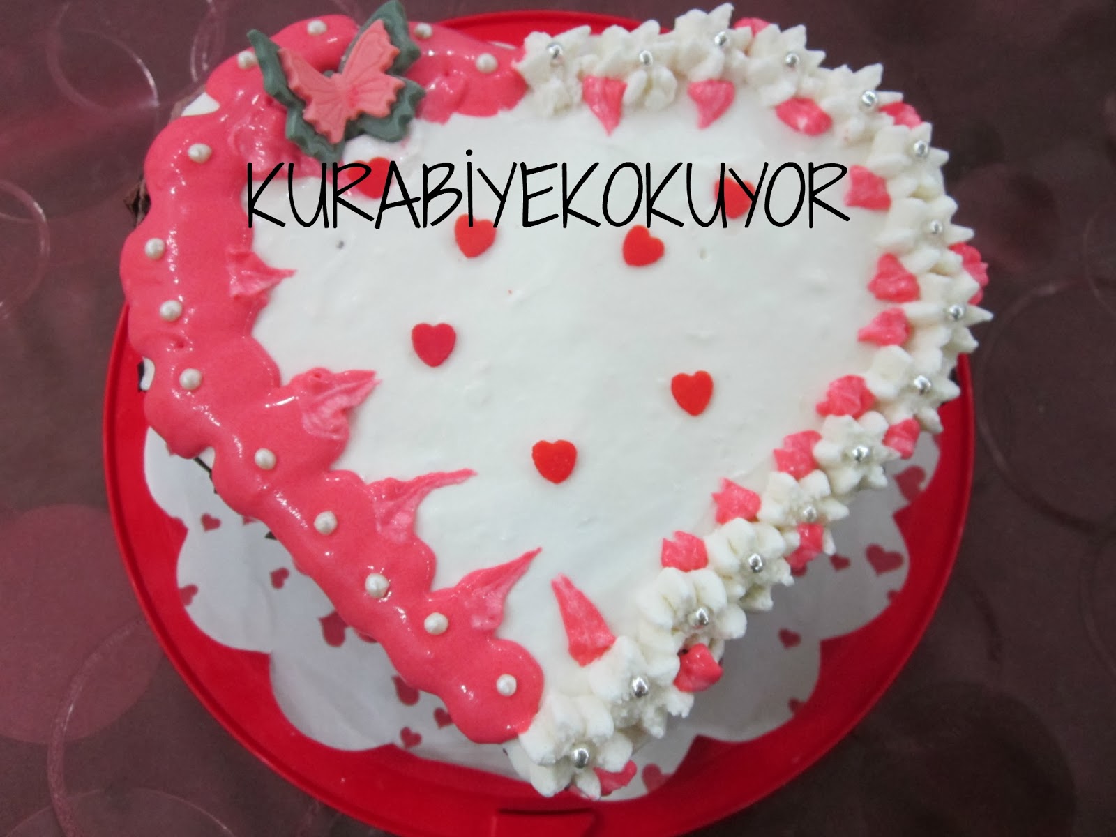 KurabiyeKokuyor SEVGİLİLER GÜNÜ PASTASIMUZLU, BÖĞÜRTLENLİ