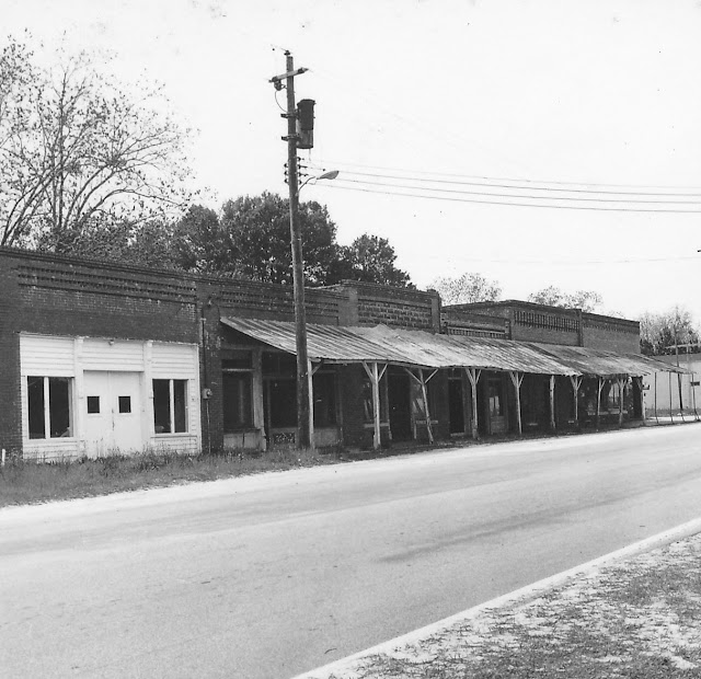 IMAGES OF OUR PAST DOWNTOWN KITE, CA. 1960, BY IRENE R. CLAXTON