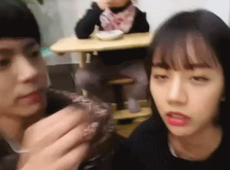 오늘자 V앱 응답하라1988 덕선(혜리)+택(박보검) | 인스티즈