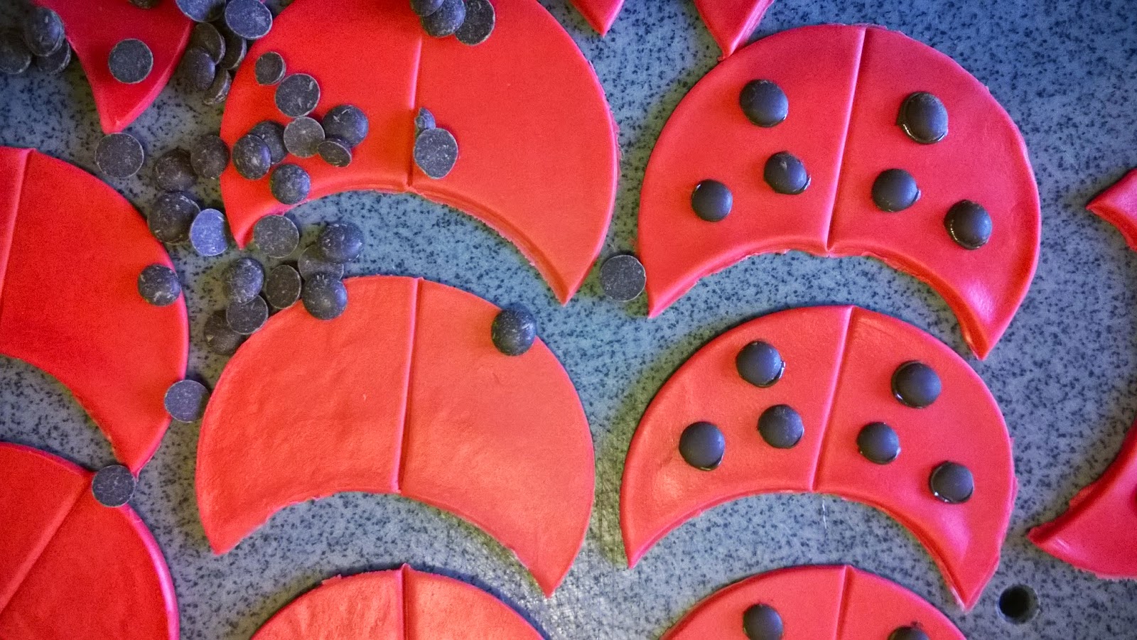 Rotweinkuchen und Pizza: Marienkäfer-Muffins Rotweinkuchen und Pizza: Marienkäfer-Muffins