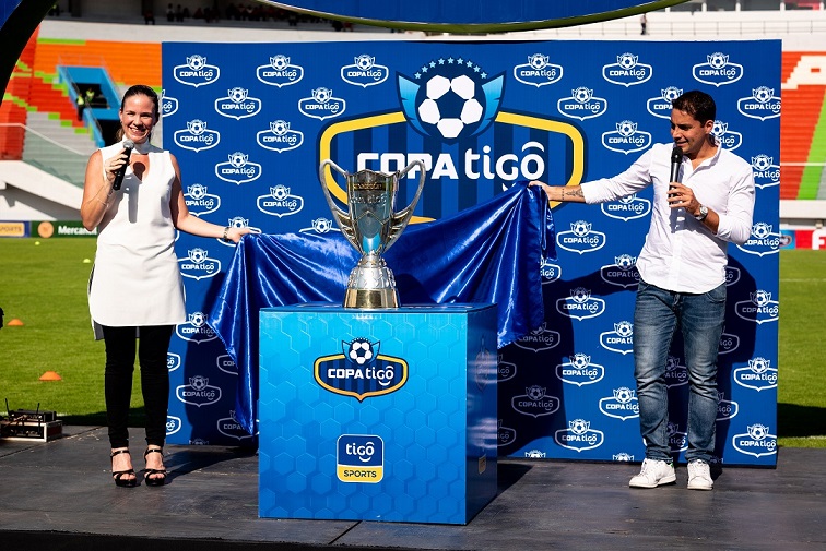 Nuevo trofeo de la Copa Tigo refleja la identidad de Bolivia Futbol