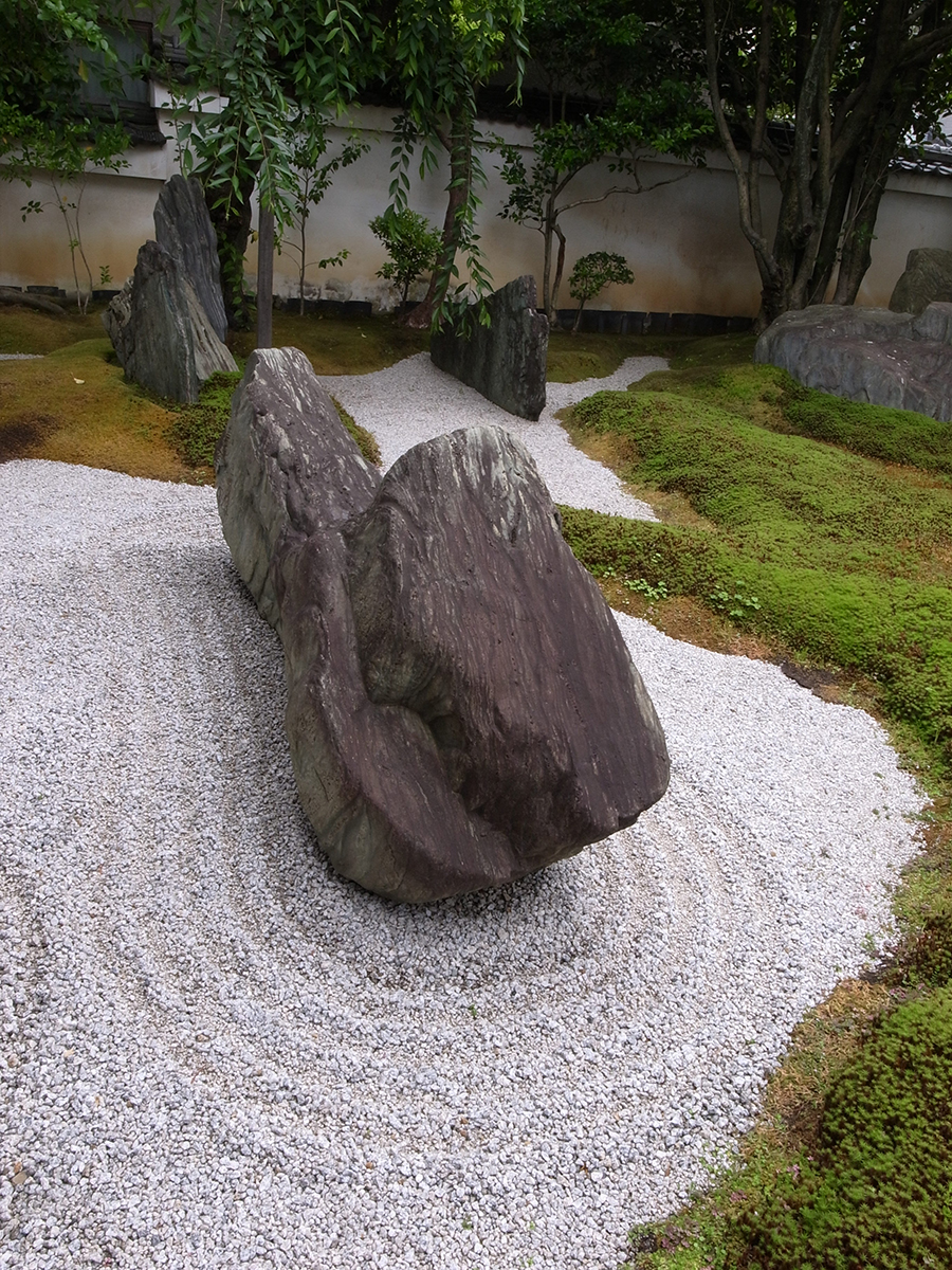 阿波の青石 庭園資材 日本庭園 飛び石 坪庭 造園 希少材 30kg 阿波の青石 庭園資材 日本庭園 飛び石 坪庭 造園 希少材 30kg