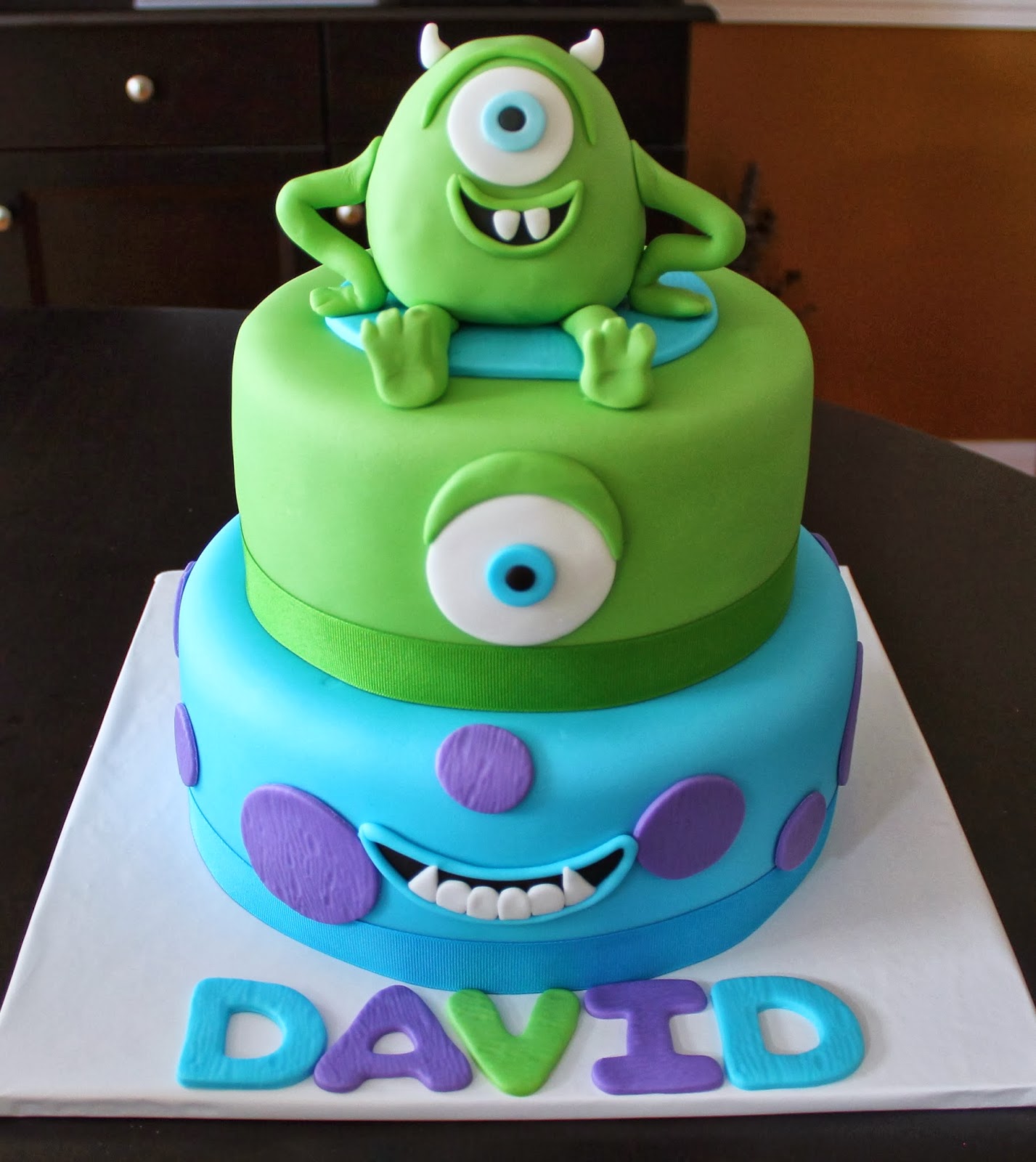 creative-cakes-by-lynn-monsters-university-cake