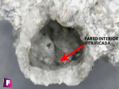 parte fundida interna de una fulgurita vista desde un microscopio digital