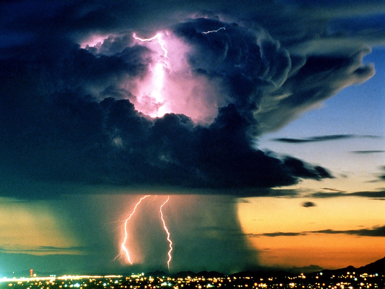 http://1.bp.blogspot.com/-KWKcionM91Q/Tke33-vNmmI/AAAAAAAAPUg/Ud4YA569cX8/s1600/Electrical_Storm_at_Sunset.jpg