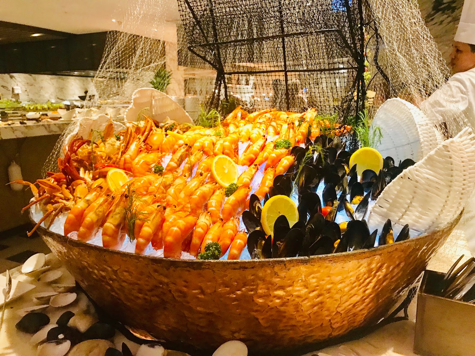 Hilton Kota Kinabalu Presents Weekend Seafood Buffet at Urban Kitchen