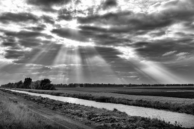 Ouse Washes image of sunbeams through clouds Black and white images of Ouse Washes and shafts of sunlight in Cambridgeshire