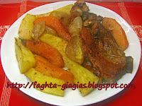 Χοιρινό με κυδώνια και πατάτες στο φούρνο - by https://syntages-faghtwn.blogspot.gr