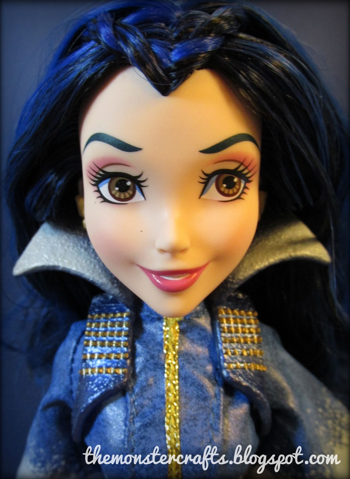 Doll Review: Disney Descendants signature Evie