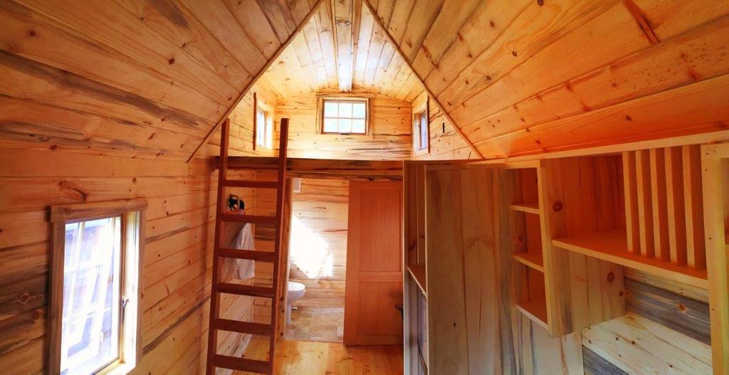 Sandpoint Tiny Home (200 Sq Ft) [ TINY HOUSE TOWN ]