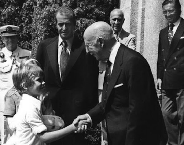 La decadencia del régimen La decadencia del régimen