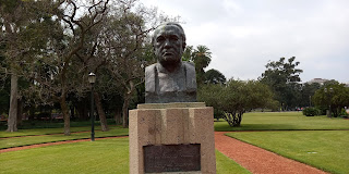 Fernán Félix de Amador en el Paseo de los Poetas, El Rosedal, Buenos Aires.