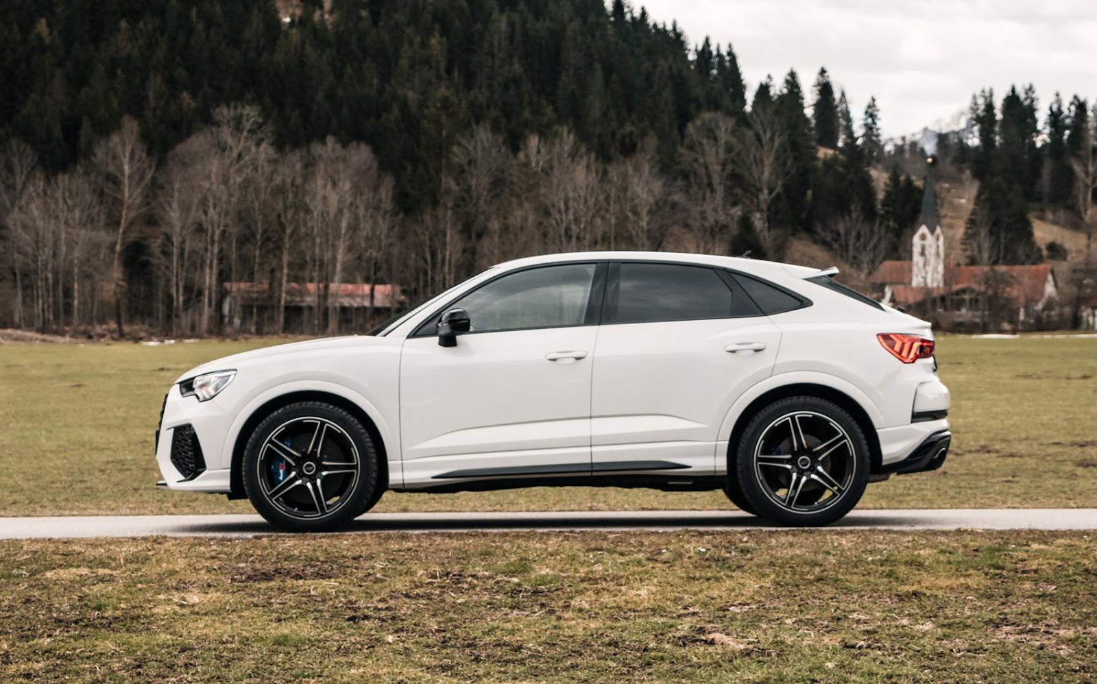 Audi RS Q3 Sportback ganha rodas 20 e motor com 440 cv