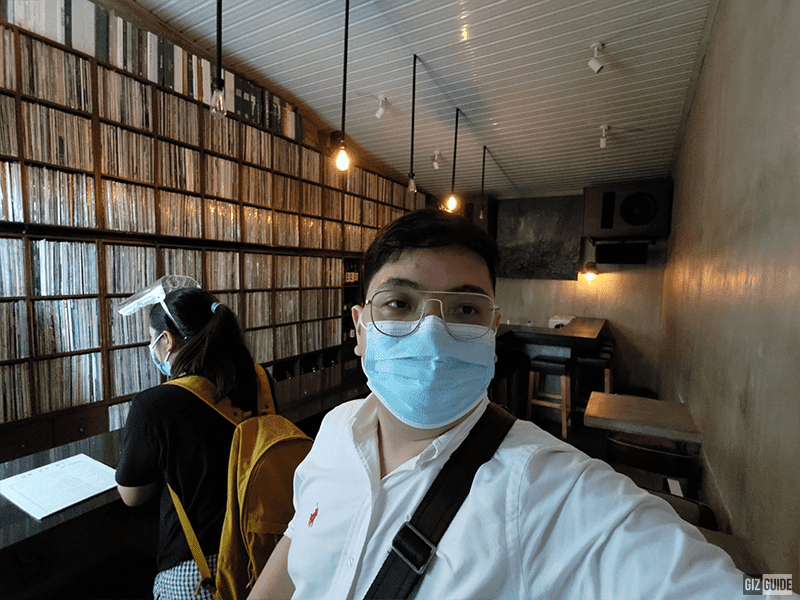 Ultra-wide camera indoor selfie Ultra-wide camera indoor selfie