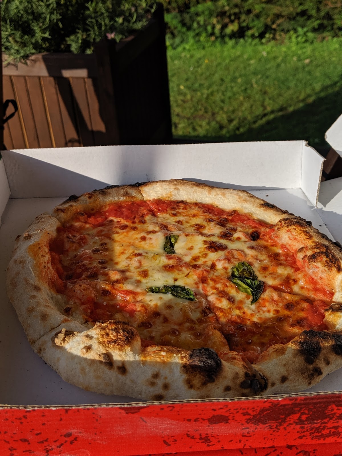 Ready Camp Horsley Review : Glamping near LEGOLAND and Chessington World of Adventures - pizza from the truck