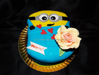 Tort Minion cu trandafir