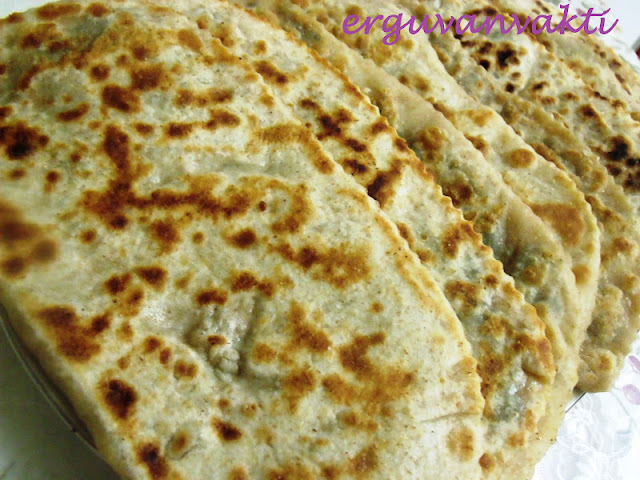 ERGUVAN VAKTİ ISPANAKLI SAC BÖREĞİ