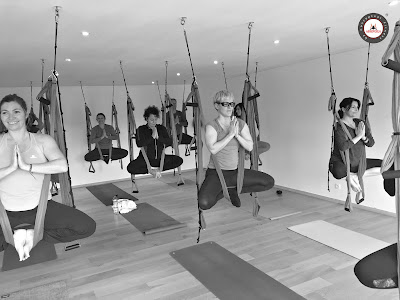 aeroyoga, yoga aerien, aerial yoga, fly, flying, pilates, yoga, fitness, mise en forme, sante, bienetre, stage, enseigants, formation professionnelle