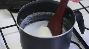 boil-milk-with-sugar