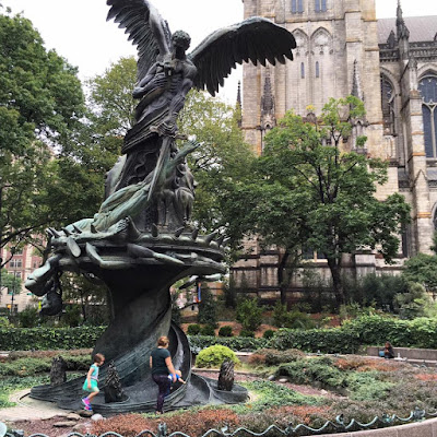 New York: Peace fountain
