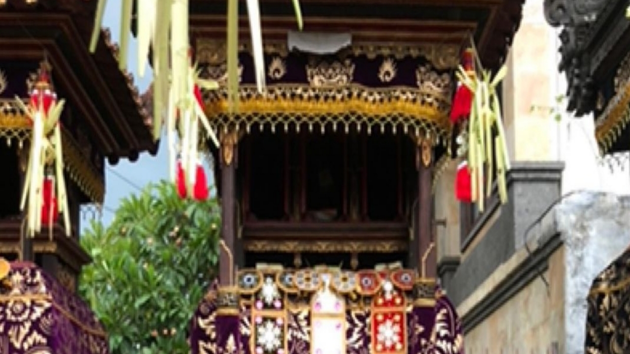 Mantra Pemujaan Rong Tiga di Merajan Payana Dewa Mantra Pemujaan Rong Tiga di Merajan Payana Dewa