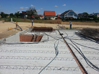 Hausbau Familie Steinmetz: Kellersockelabdichtung und Decke Verlegen